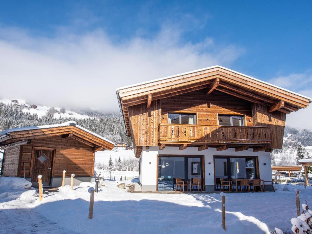 Apartment In Wald Im Pinzgau With A Carport Esterno foto