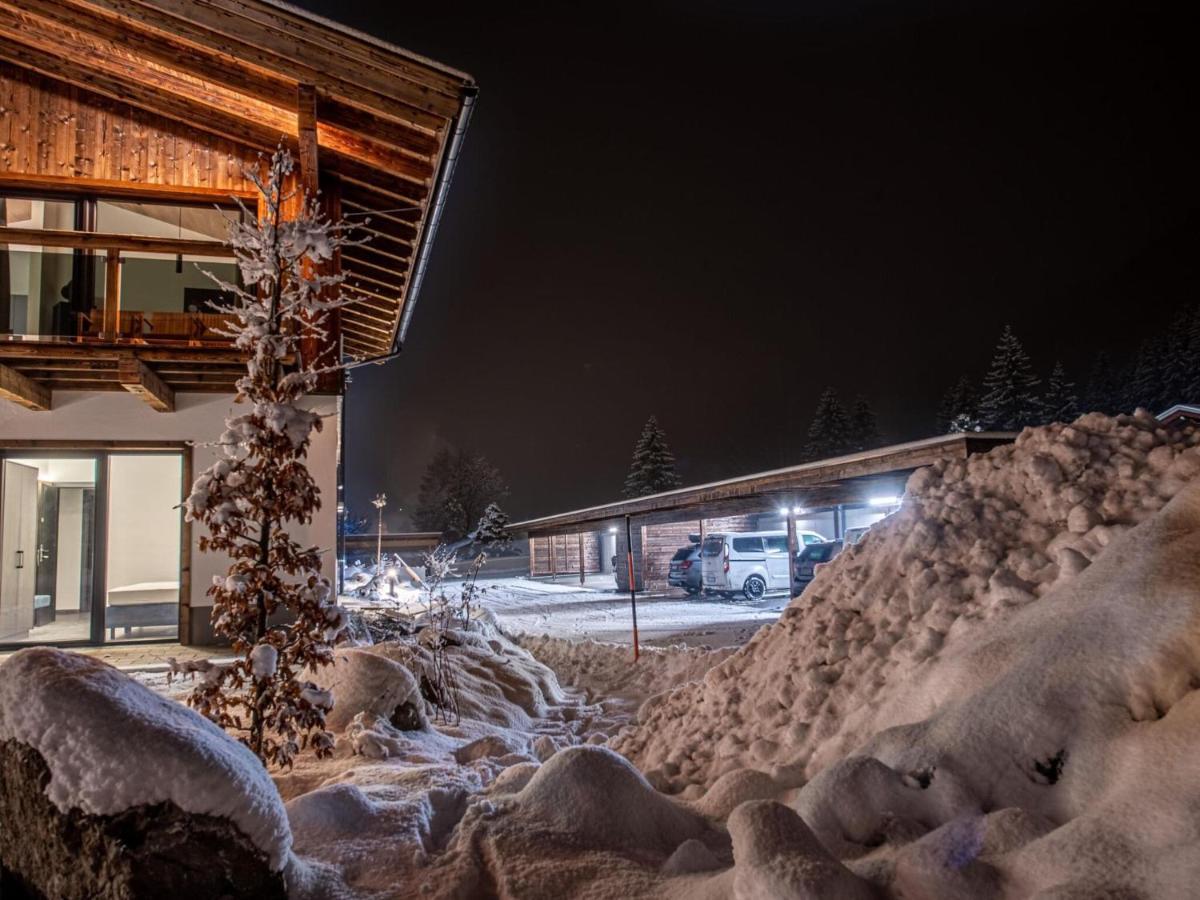Apartment In Wald Im Pinzgau With A Carport Esterno foto
