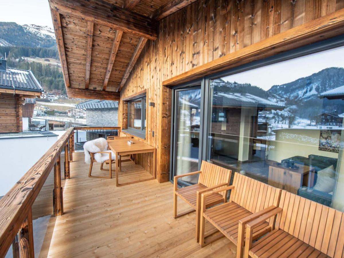 Apartment In Wald Im Pinzgau With A Carport Esterno foto